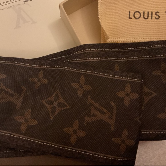 Louis Vuitton bandeau brand new in box never worn - Picture 7 of 7